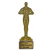 Oscar-Statuette mit Inschrift