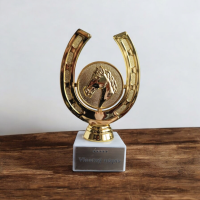 Statuette mit Pferd als Auszeichnung - Individuelle Inschrift