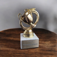 Pokalstatuette mit individueller Aufschrift