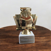 Statuette zur Abschlussauszeichnung – individuelle Inschrift
