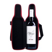 Weinset in flaschenförmiger Verpackung