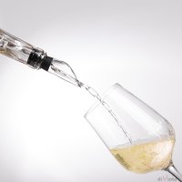 Weinset in flaschenförmiger Verpackung