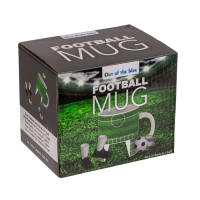 fußballtasse mit Schuhen und Ball