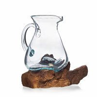 Geschmolzenes Glas auf Holz - Karaffe