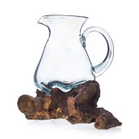 Geschmolzenes Glas auf Holz - Karaffe