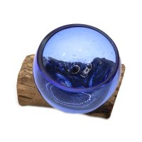 Geschmolzenes Glas auf Holz - Blaue Schale